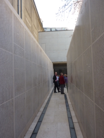 Photo no. 3 (6)
                                                         Ściana z nazwiskami 76000 francuskich żydów.
                            